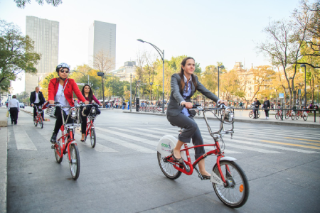 Photo of a group of cyclists using Ecobici in Mexico City 